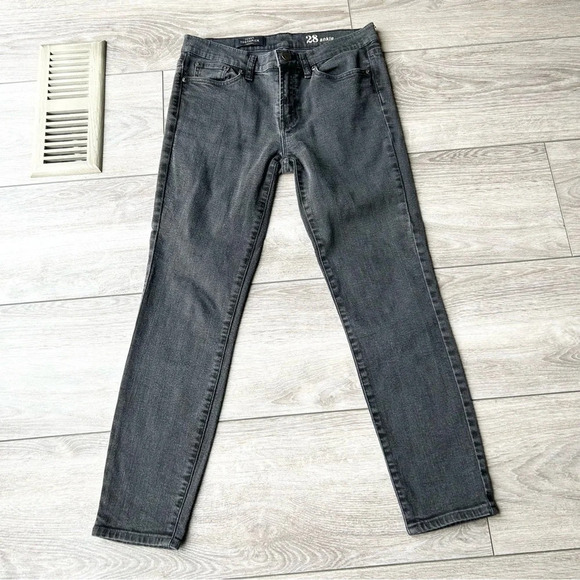 J. Crew 9”Mid Rise Toothpick Charcoal Wash Jeans - Picture 4 of 15